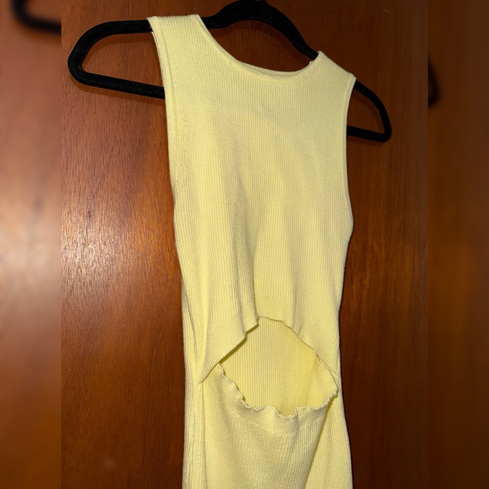 Yellow Sleeveless Cutout Dress - Picture 3 of 4